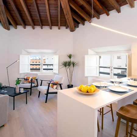 Apartamentos Thyssen Cisneros By Rent Me Malaga Luaran gambar