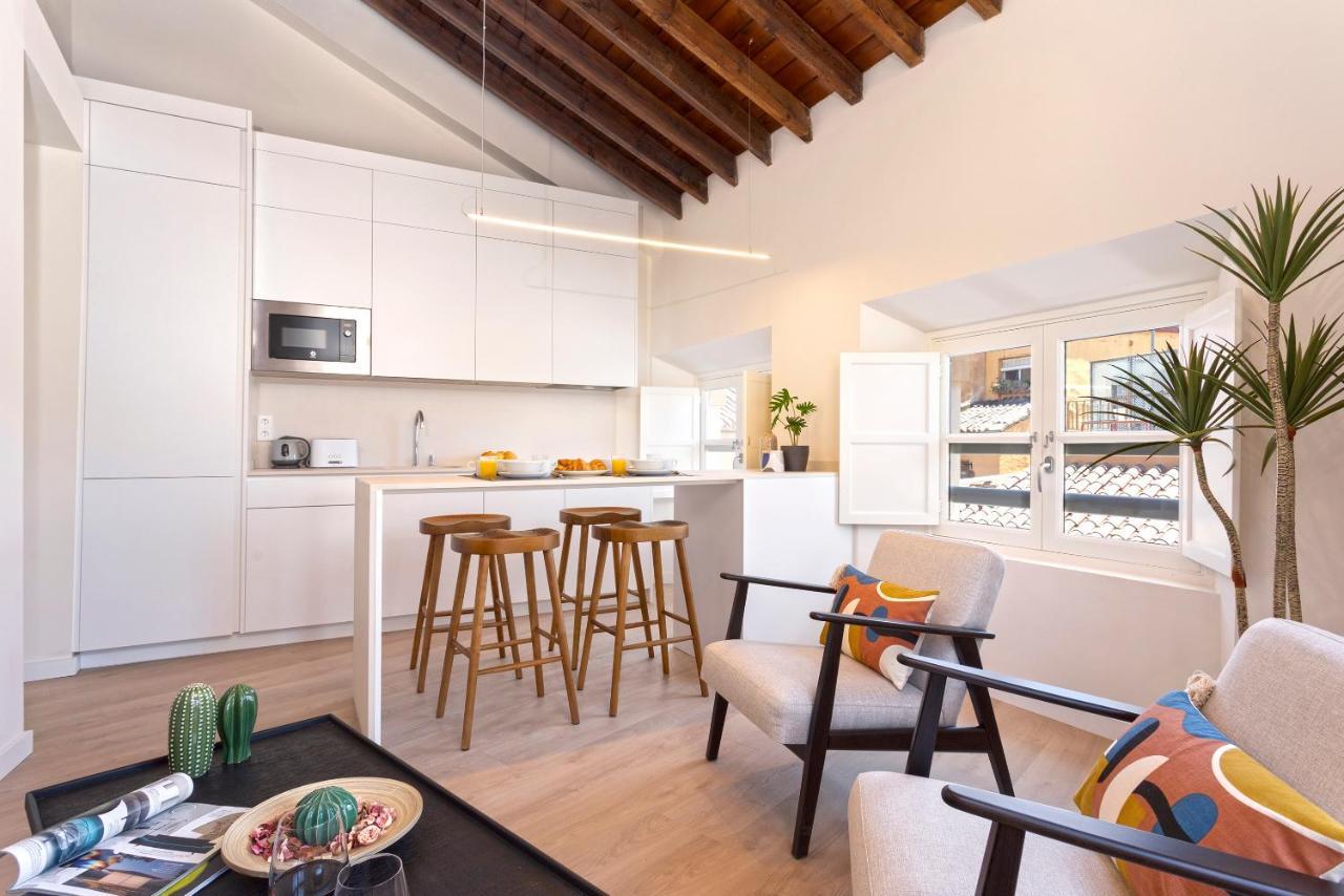 Apartamentos Thyssen Cisneros By Rent Me Malaga Luaran gambar