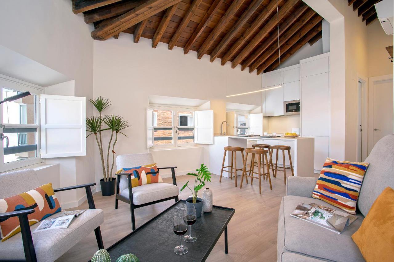 Apartamentos Thyssen Cisneros By Rent Me Malaga Luaran gambar