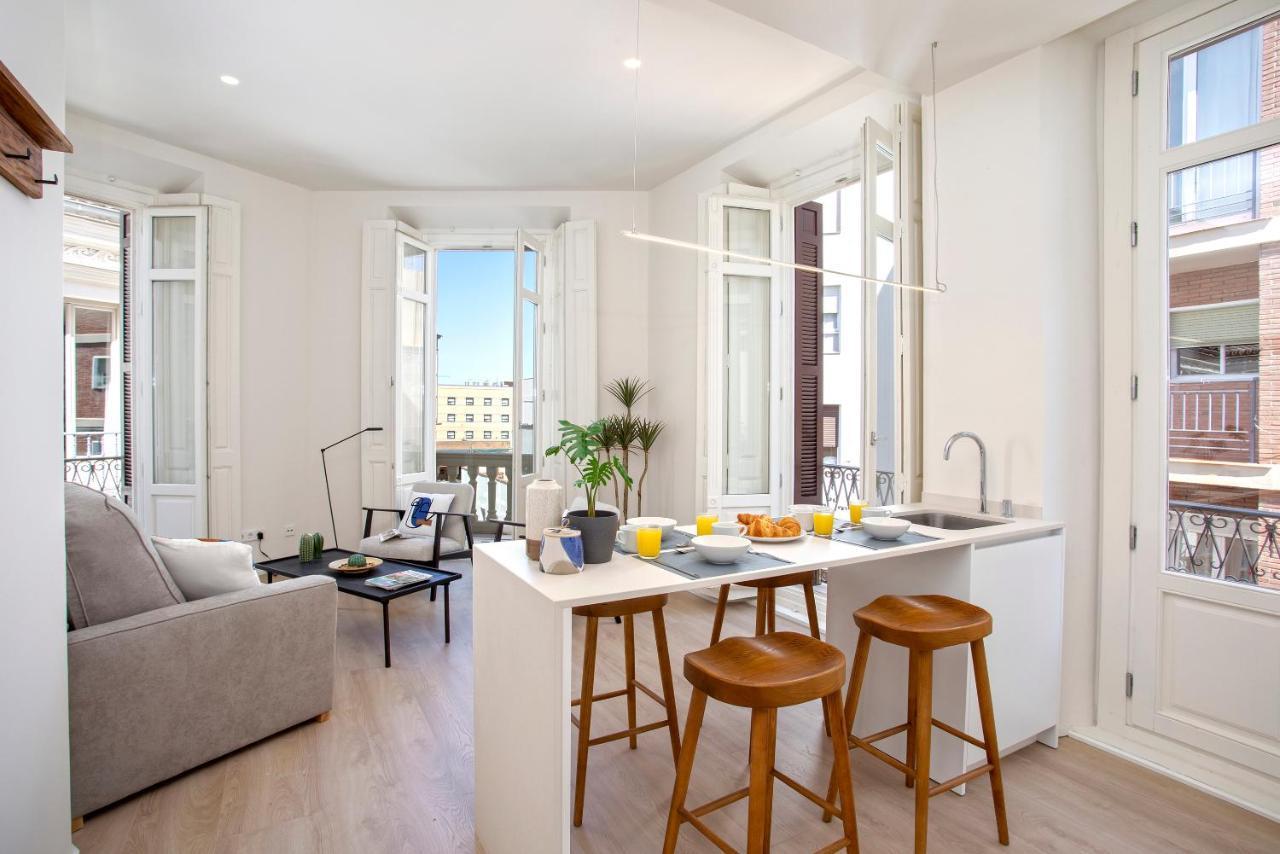 Apartamentos Thyssen Cisneros By Rent Me Malaga Luaran gambar