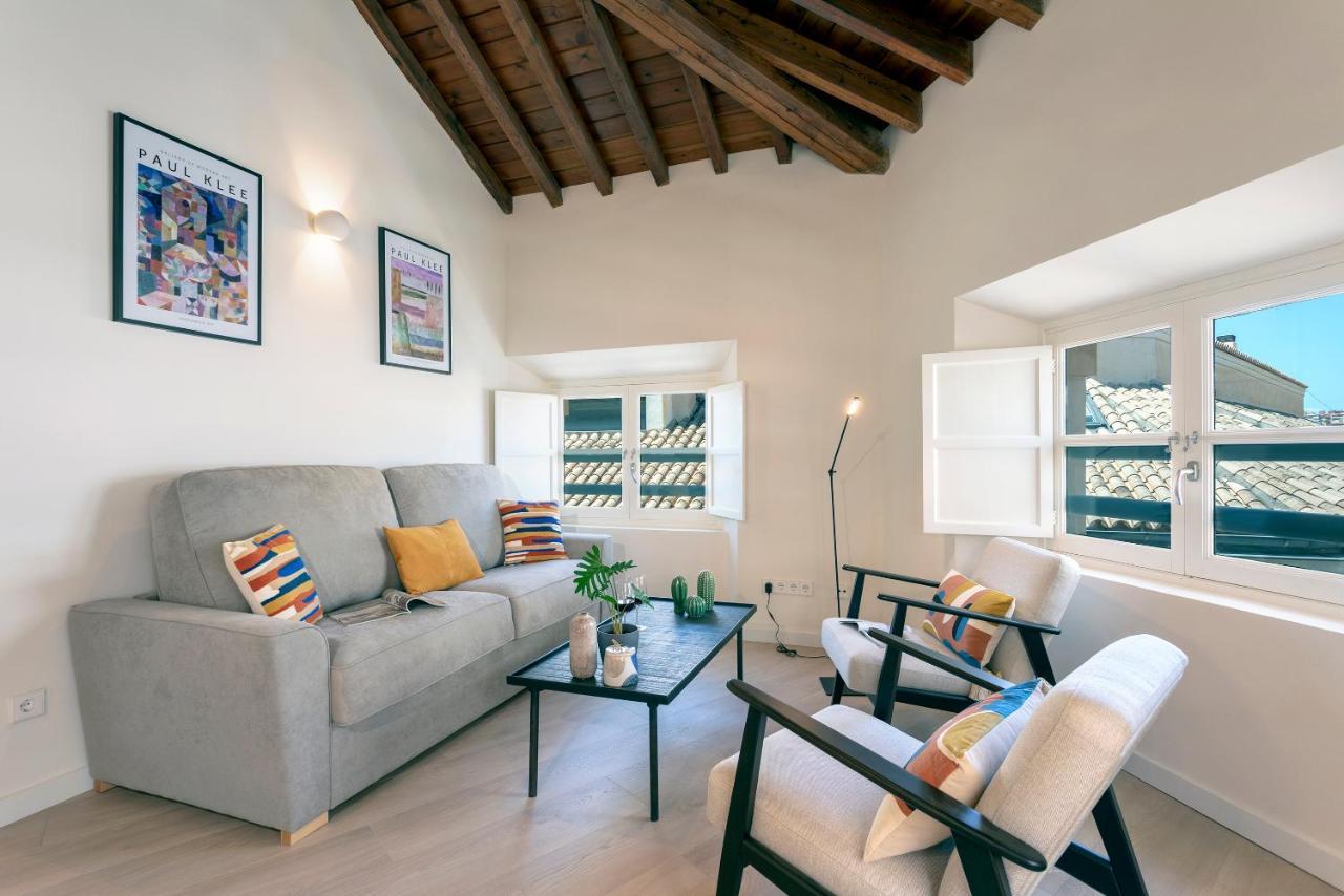 Apartamentos Thyssen Cisneros By Rent Me Malaga Luaran gambar