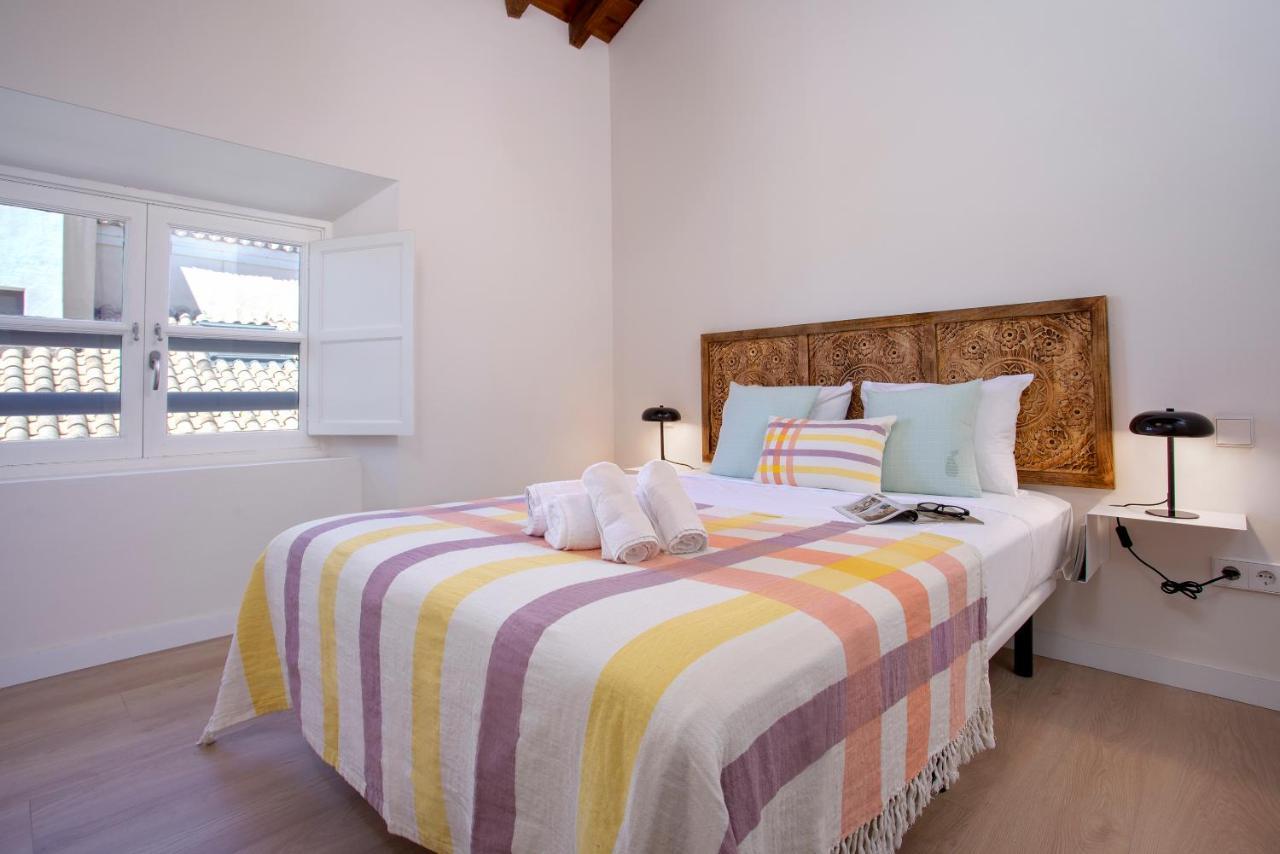Apartamentos Thyssen Cisneros By Rent Me Malaga Luaran gambar