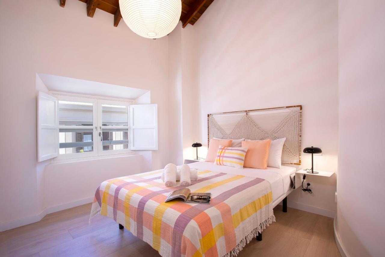 Apartamentos Thyssen Cisneros By Rent Me Malaga Luaran gambar
