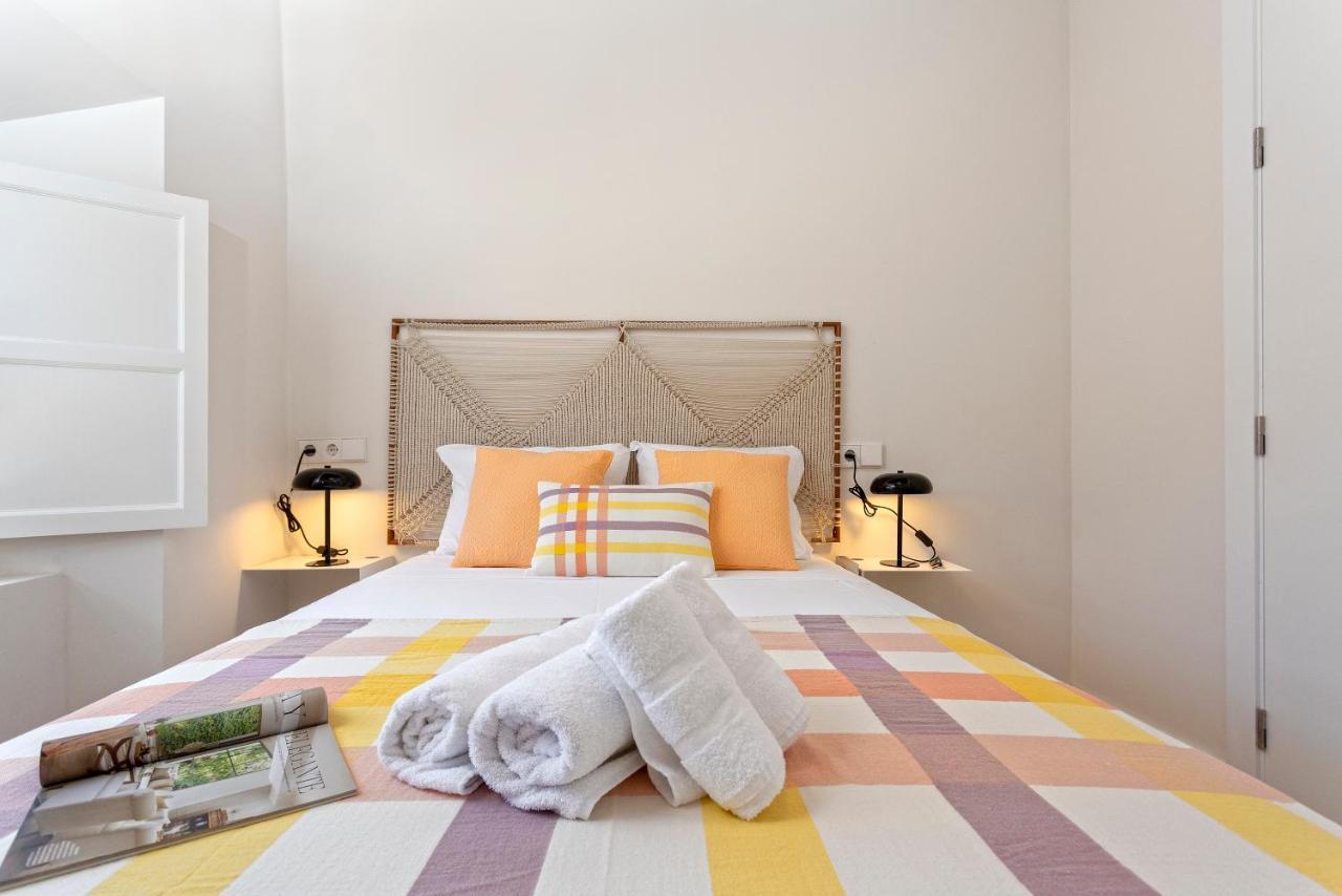 Apartamentos Thyssen Cisneros By Rent Me Malaga Luaran gambar