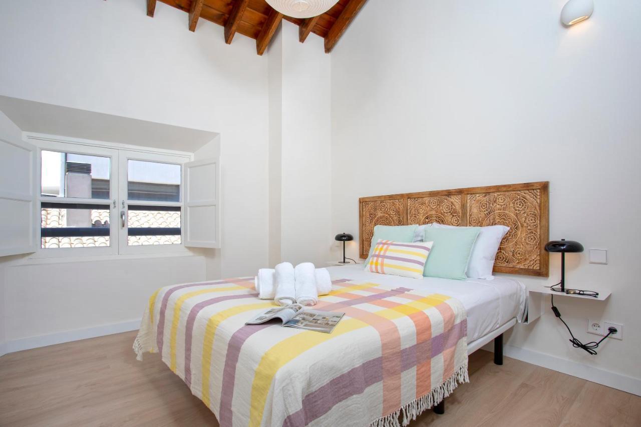 Apartamentos Thyssen Cisneros By Rent Me Malaga Luaran gambar