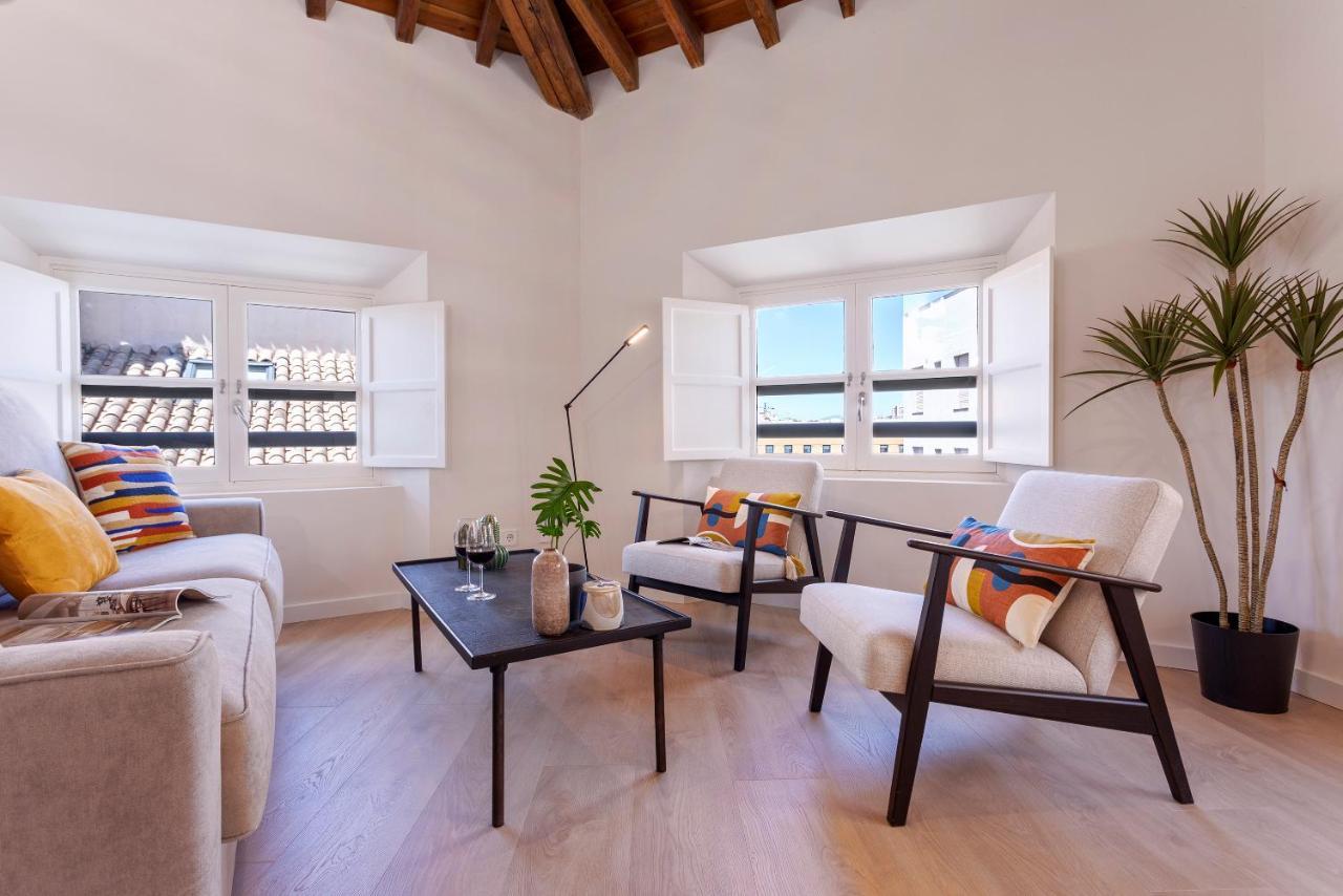 Apartamentos Thyssen Cisneros By Rent Me Malaga Luaran gambar